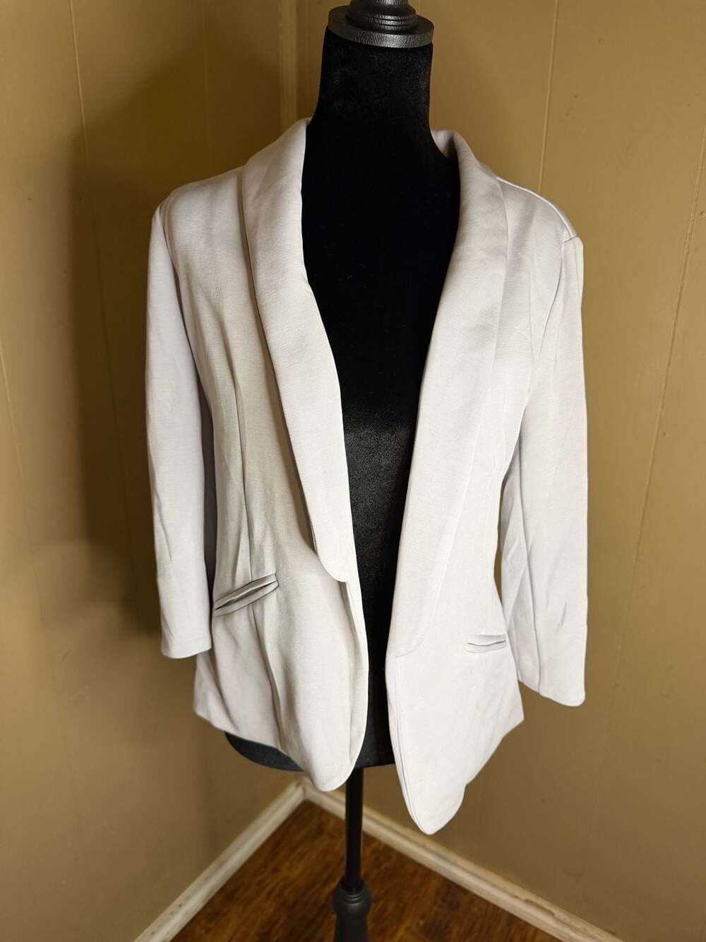 Skies Are Blue White 3/4 Sleeve Shawl Collar Blazer with Floral Lining